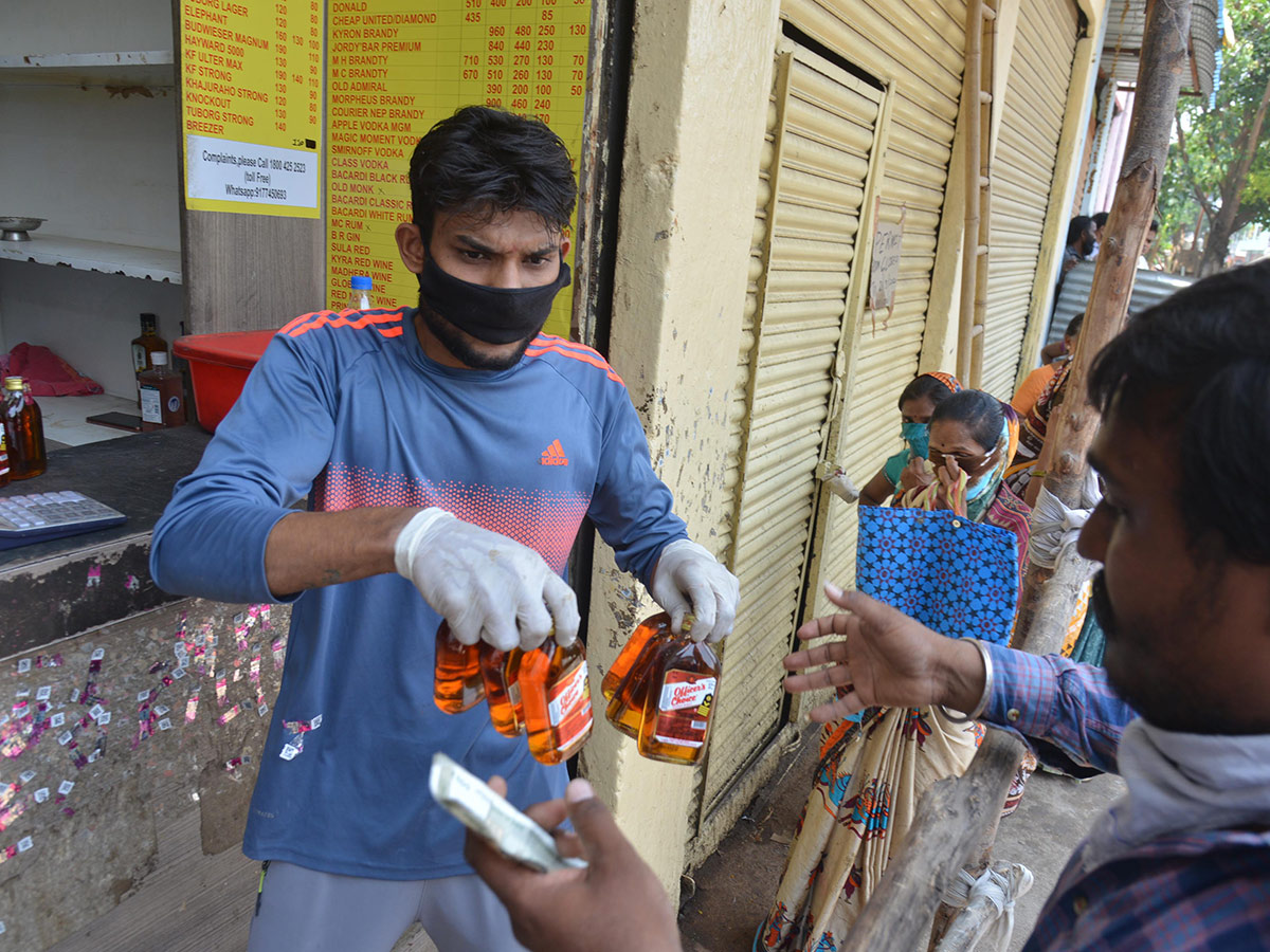 Liquor Shops Open in Hyderabad Photo Gallery - Sakshi57