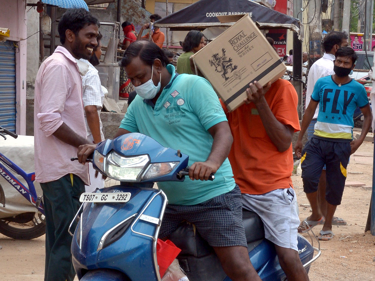 Liquor Shops Open in Hyderabad Photo Gallery - Sakshi9