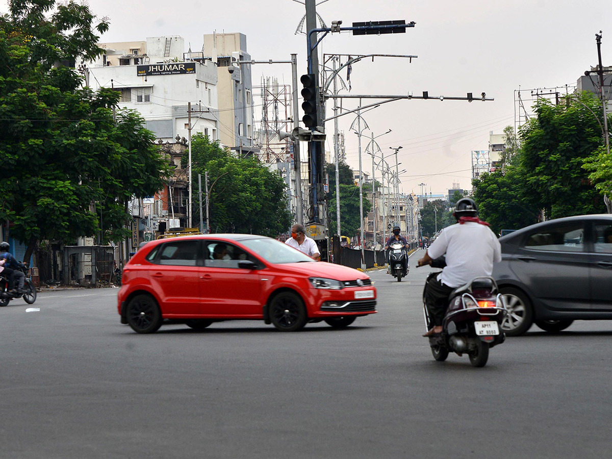 Lockdown in Hyderabad City Photo Gallery - Sakshi99