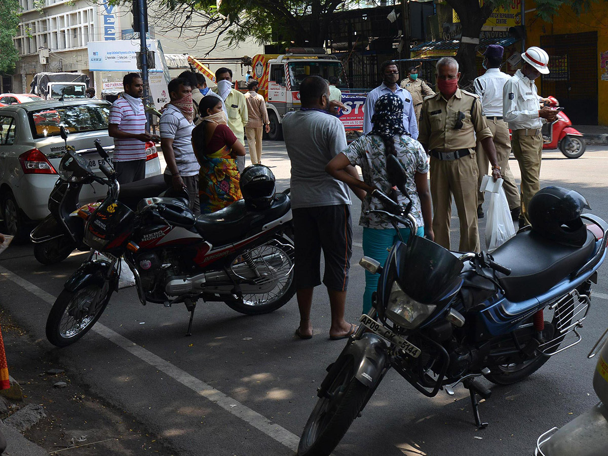 Lockdown in Hyderabad City Photo Gallery - Sakshi101