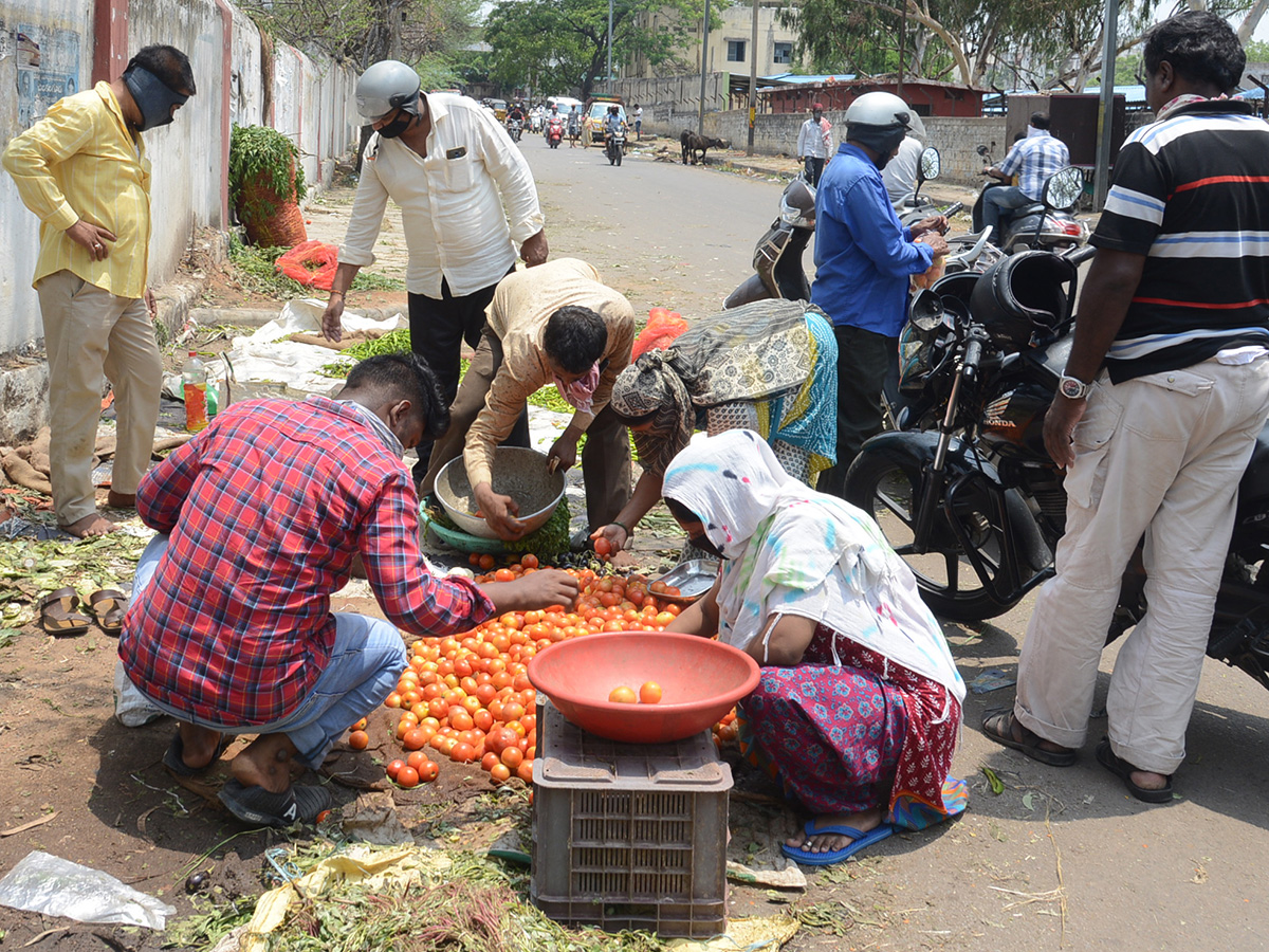 Lockdown in Hyderabad City Photo Gallery - Sakshi15