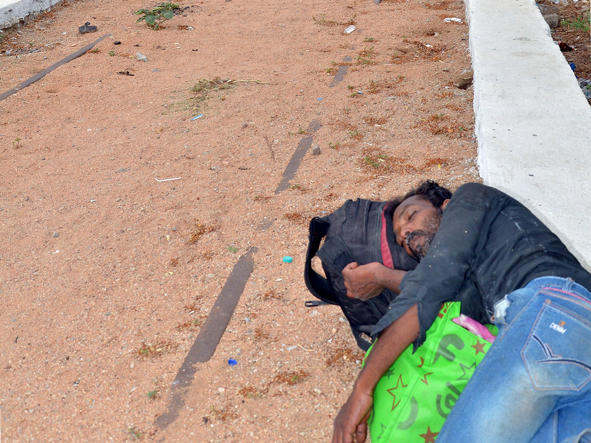 Lockdown in Hyderabad City Photo Gallery - Sakshi74