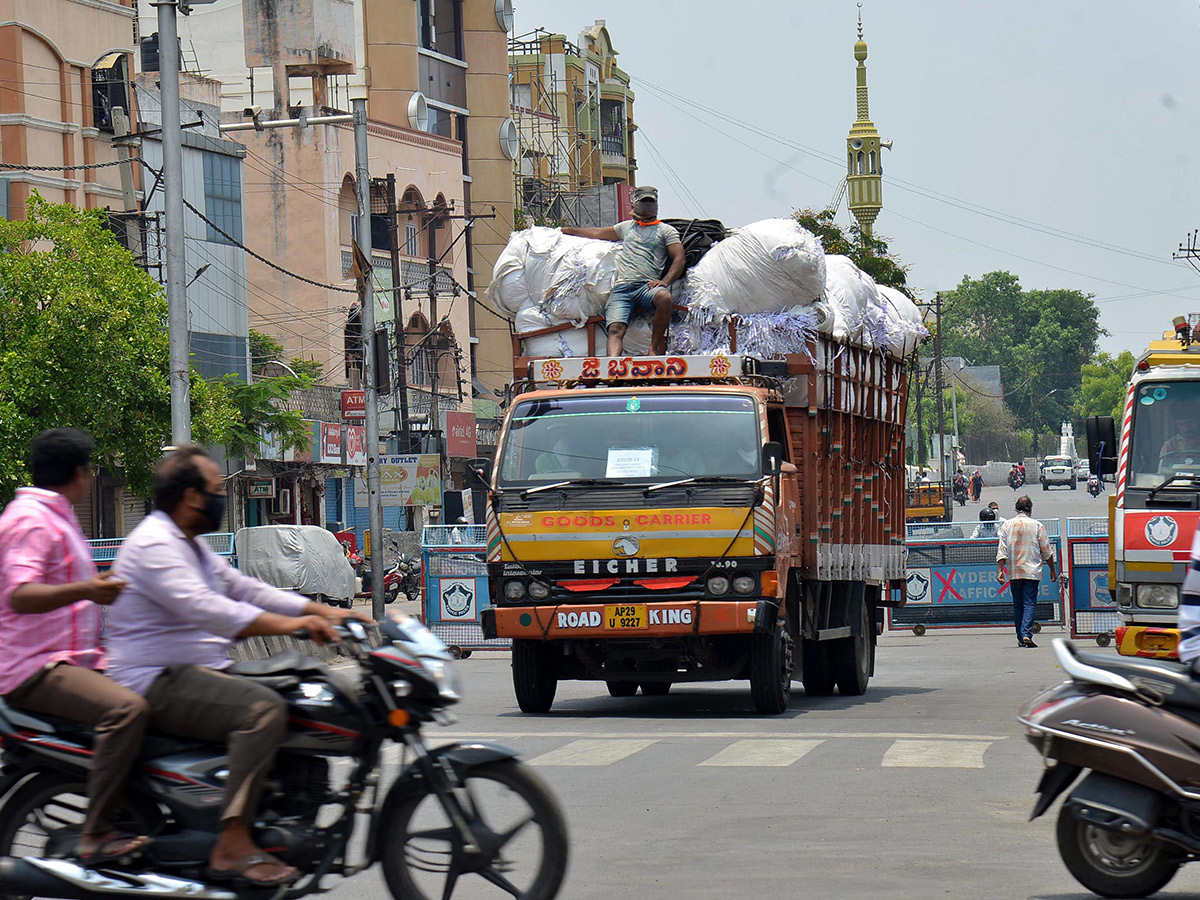 Lockdown in Hyderabad City Photo Gallery - Sakshi93