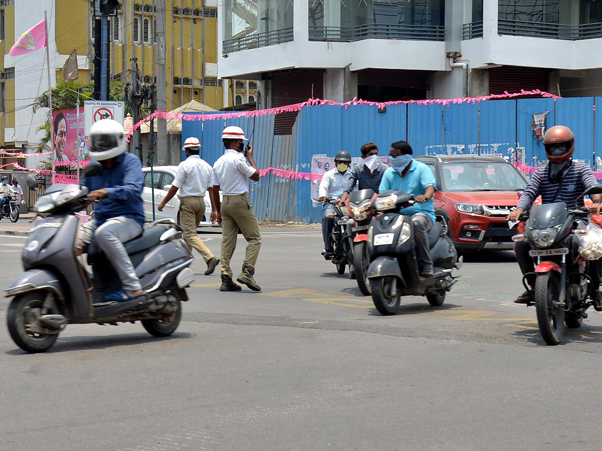 Lockdown in Hyderabad City Photo Gallery - Sakshi1