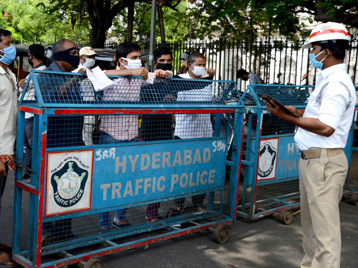 Lockdown in Hyderabad City Photo Gallery - Sakshi42