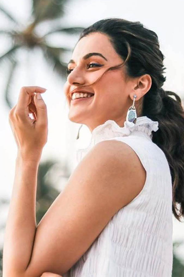 actress taapsee pannu exclusive photo Gallery - Sakshi5