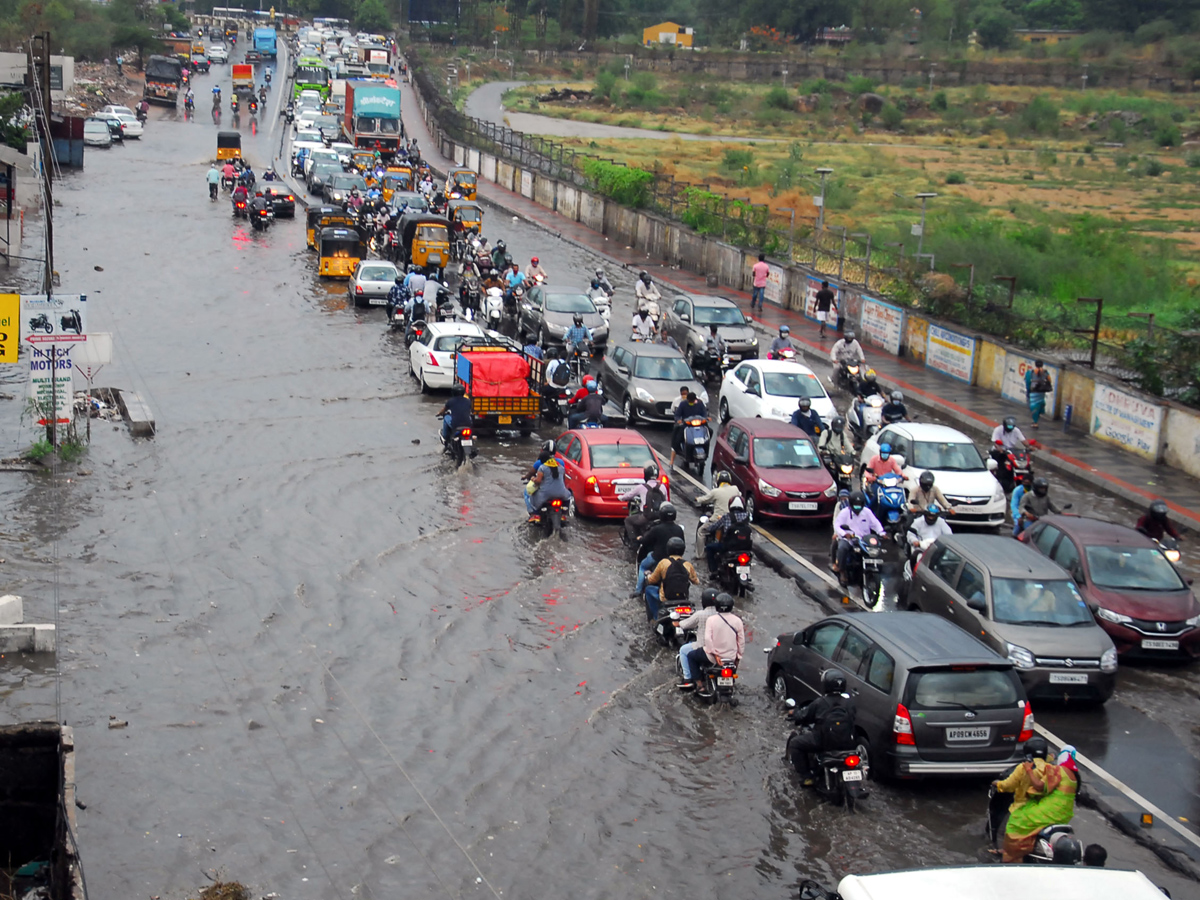 Heavy rains lash parts of Hyderabad Photo Gallery - Sakshi6