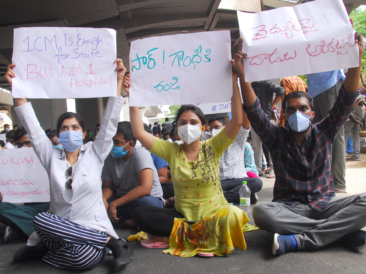 Gandhi Hospital junior doctors launch strike Photo Gallery - Sakshi1