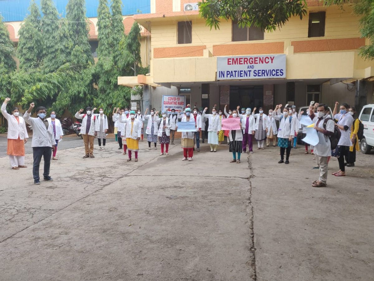 Gandhi Hospital junior doctors launch strike Photo Gallery - Sakshi12