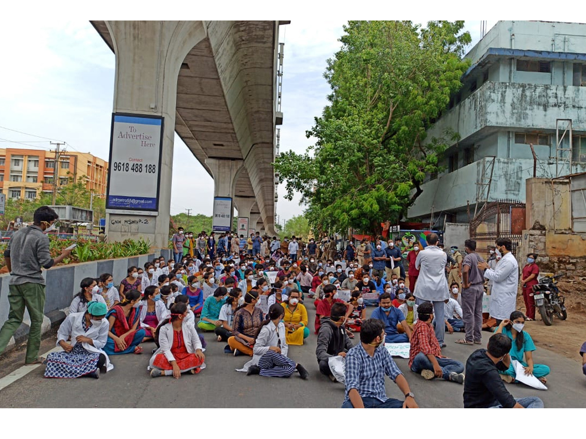 Gandhi Hospital junior doctors launch strike Photo Gallery - Sakshi14