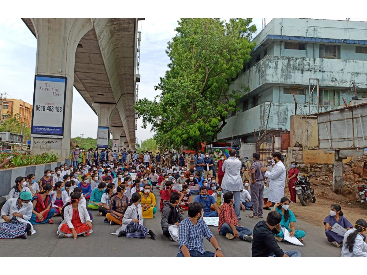 Gandhi Hospital junior doctors launch strike Photo Gallery - Sakshi16