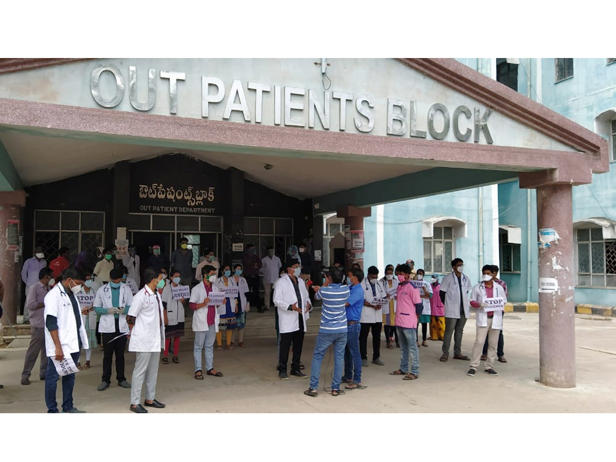 Gandhi Hospital junior doctors launch strike Photo Gallery - Sakshi17