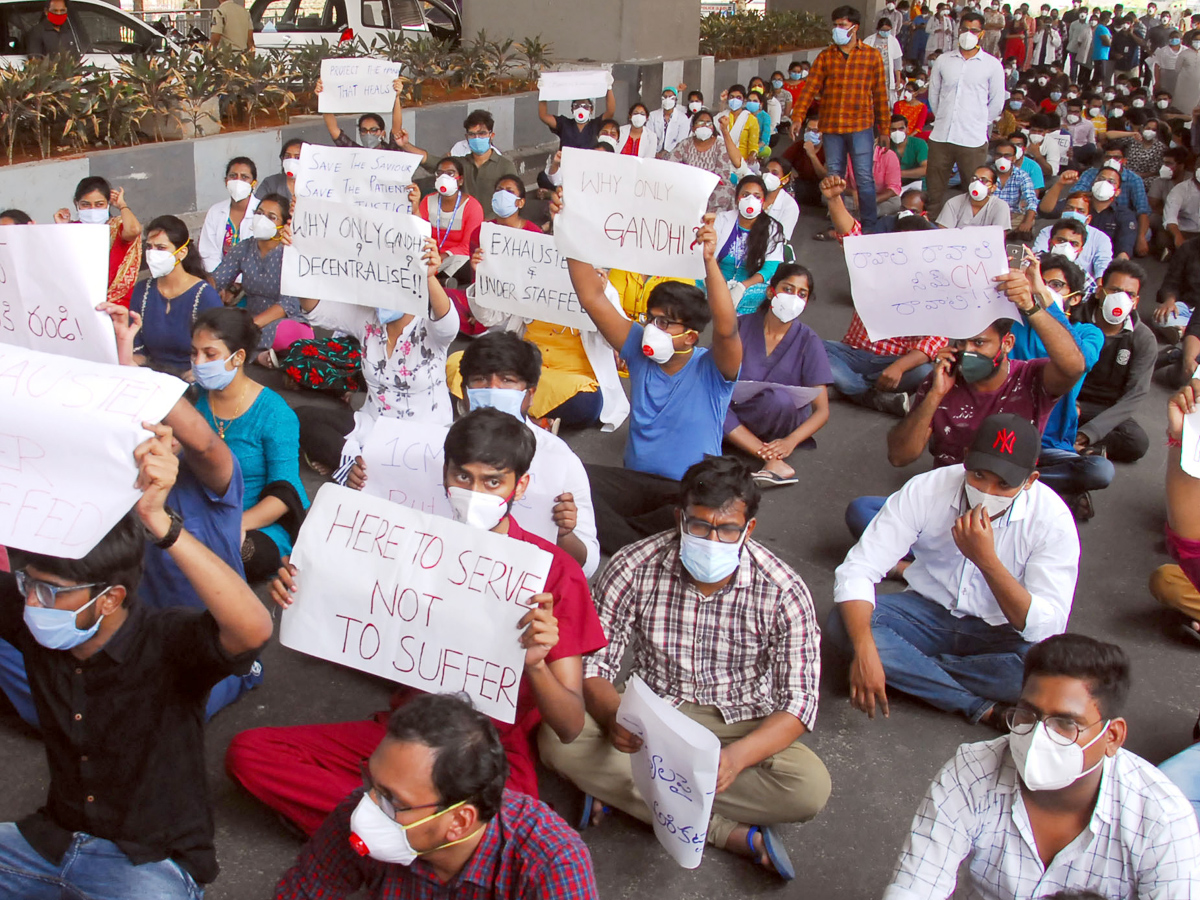 Gandhi Hospital junior doctors launch strike Photo Gallery - Sakshi4