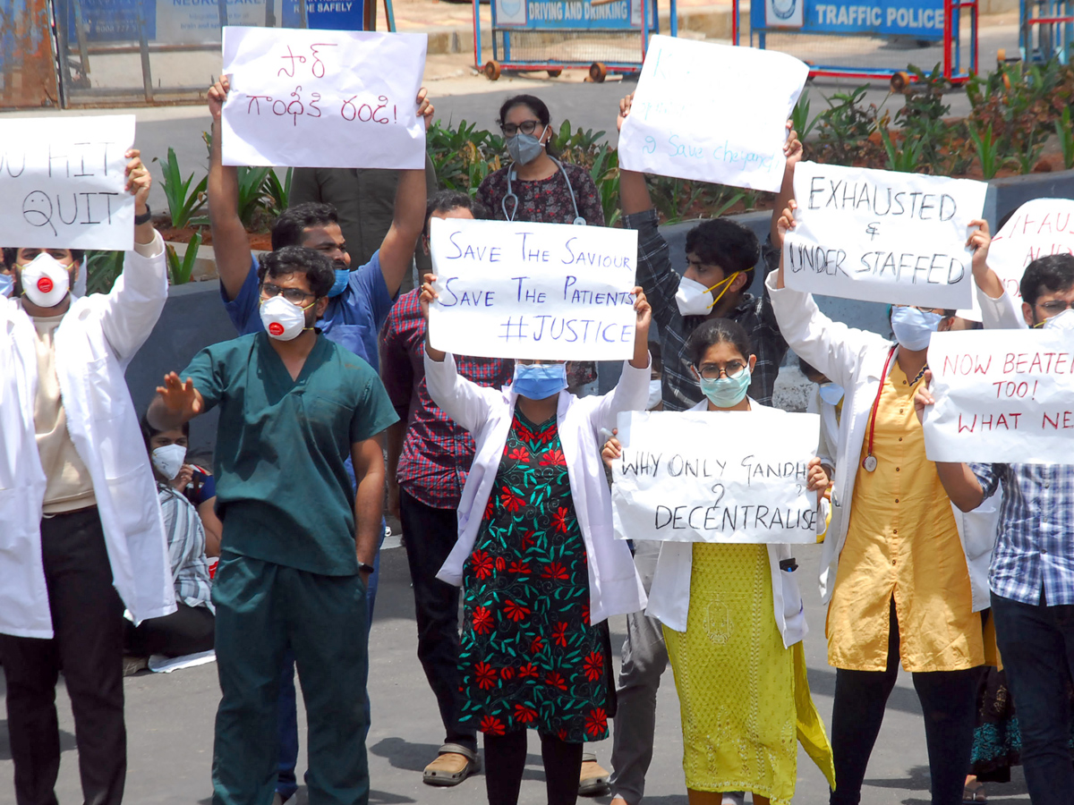 Gandhi Hospital junior doctors launch strike Photo Gallery - Sakshi6