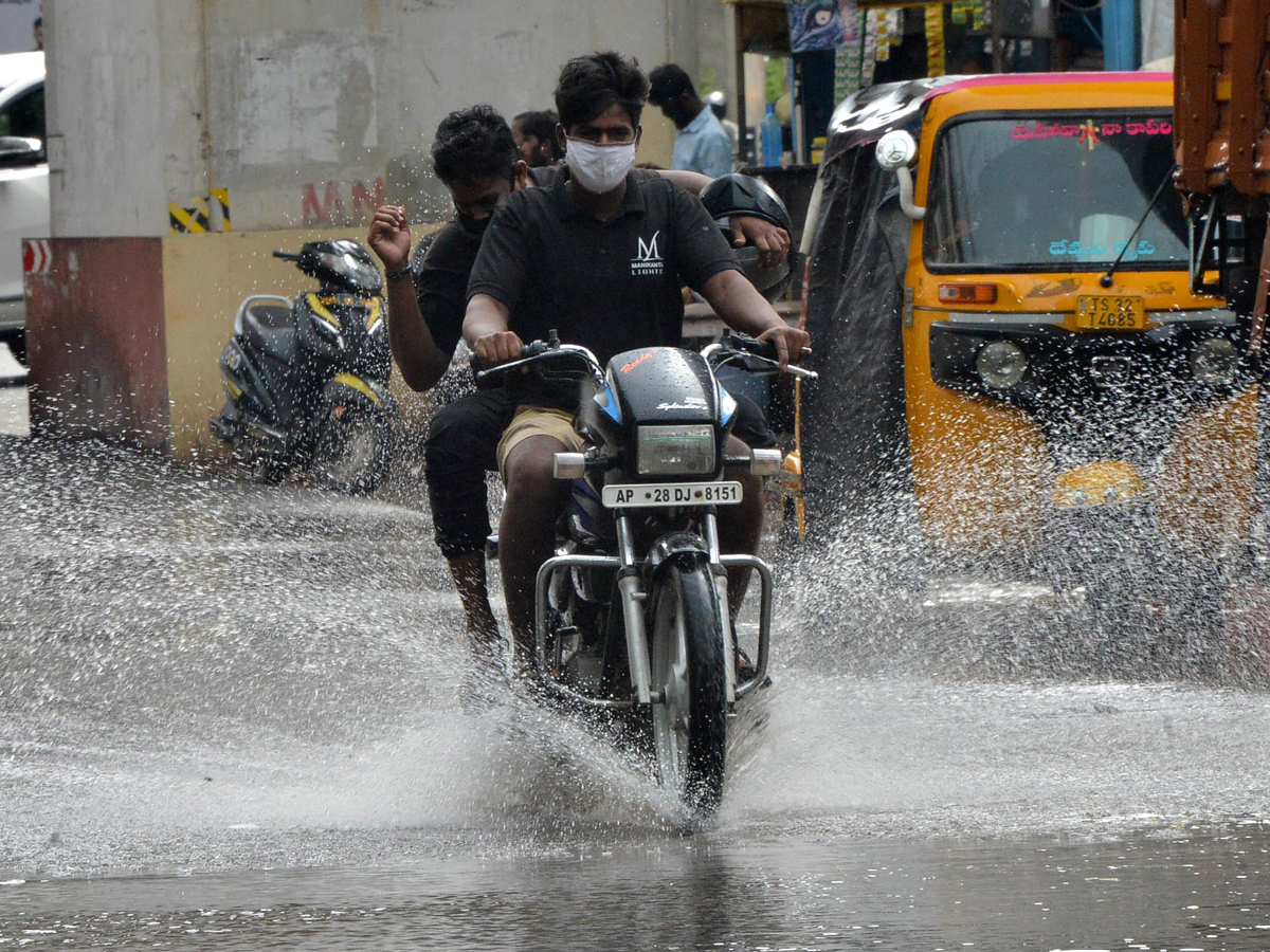 Heavy ranins in hyderabad Photo Gallery - Sakshi13