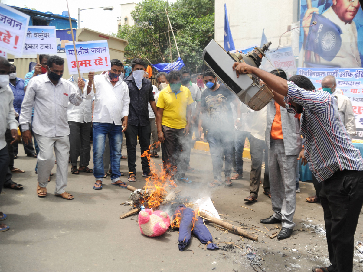 BJP workers Protest against Chinese president Photo Gallery - Sakshi8