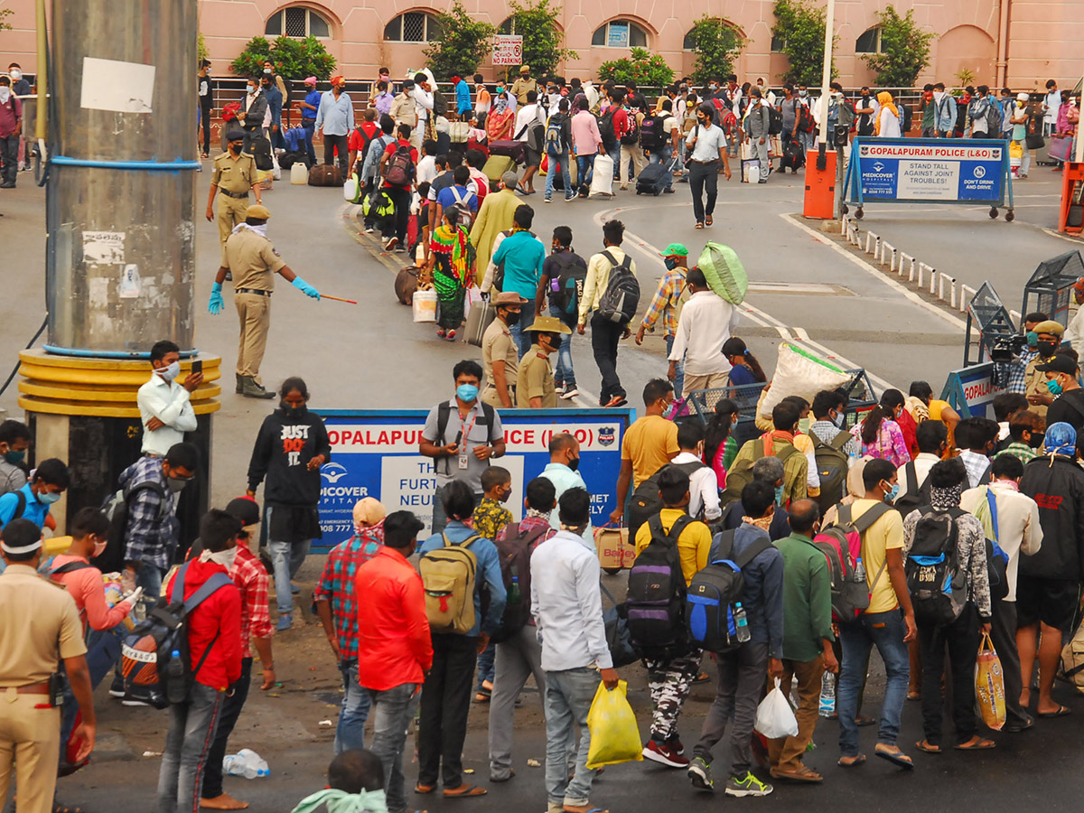 heavy rush in secunderabad railway Station photo gallery - Sakshi1