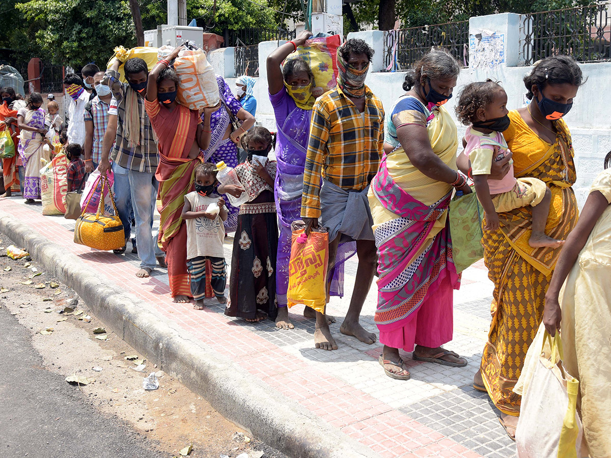 heavy rush in secunderabad railway Station photo gallery - Sakshi10