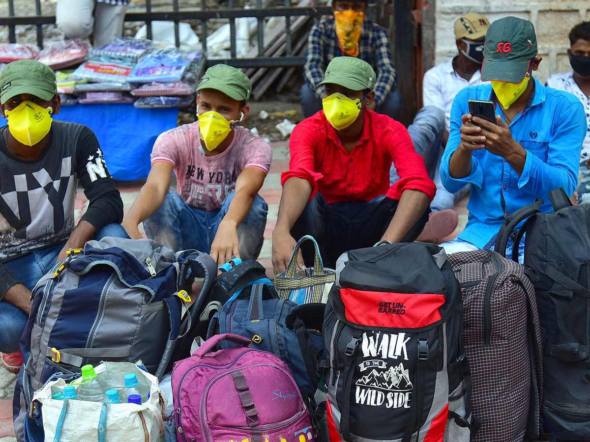 heavy rush in secunderabad railway Station photo gallery - Sakshi13