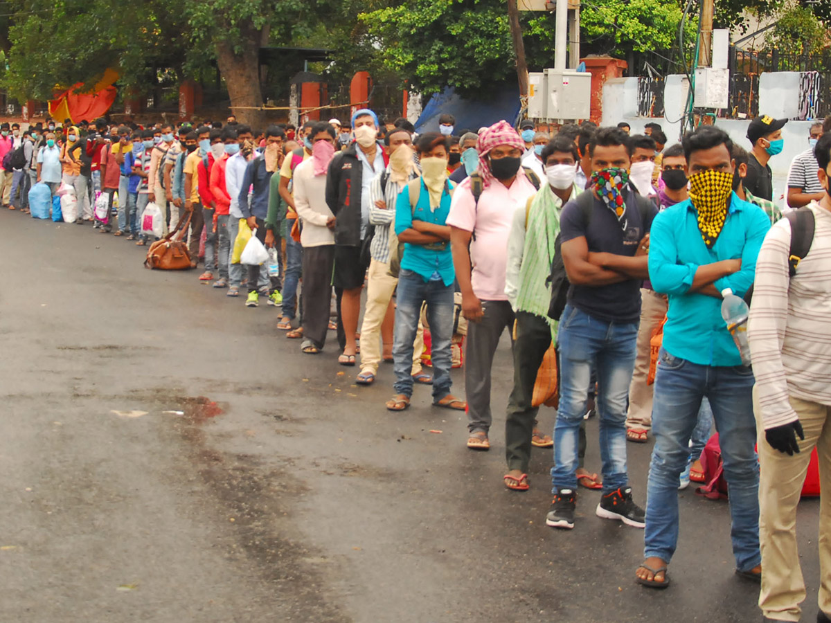 heavy rush in secunderabad railway Station photo gallery - Sakshi16