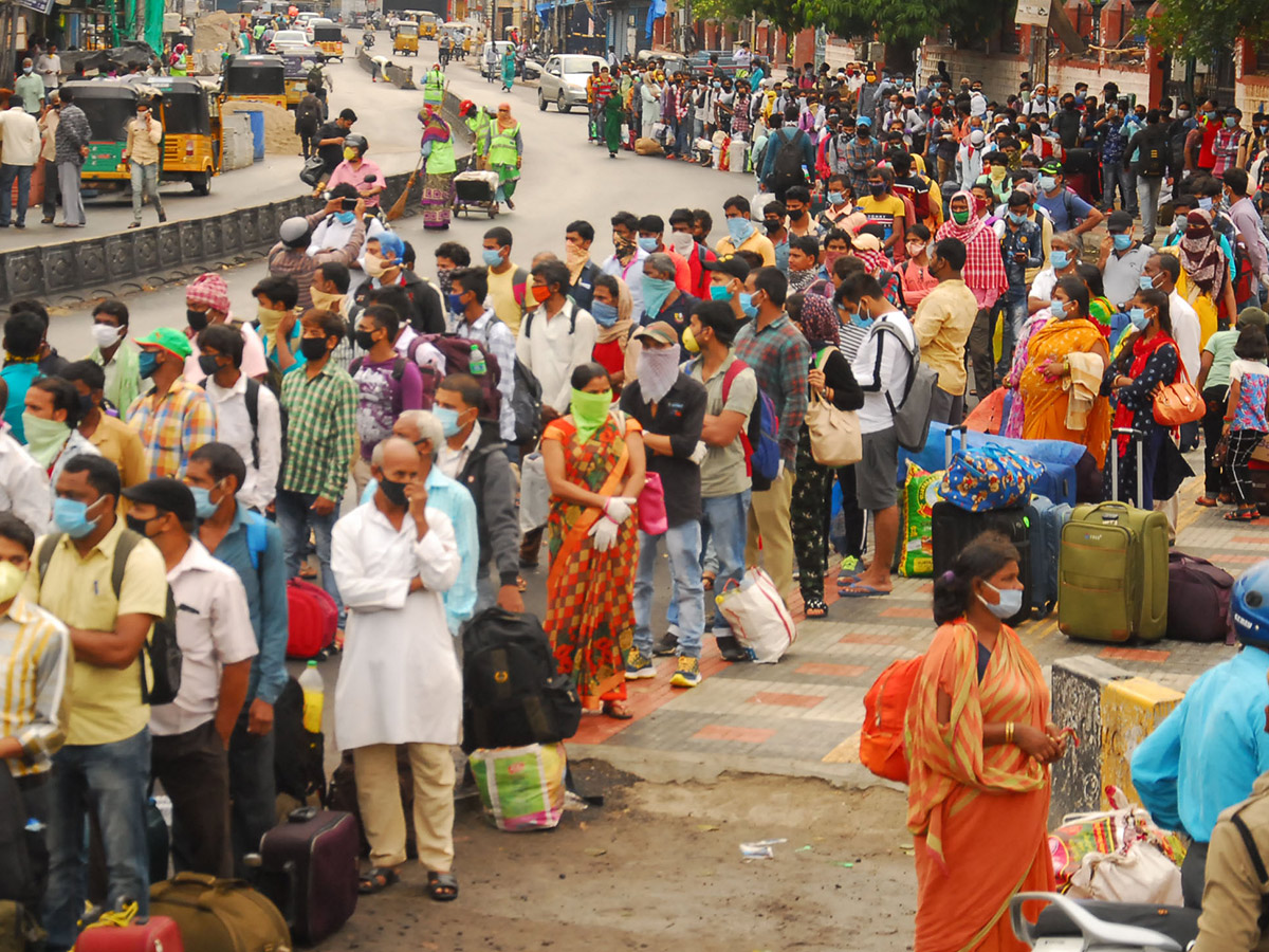 heavy rush in secunderabad railway Station photo gallery - Sakshi17