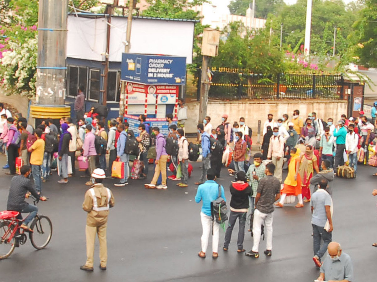 heavy rush in secunderabad railway Station photo gallery - Sakshi18