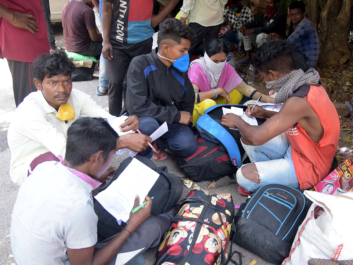 heavy rush in secunderabad railway Station photo gallery - Sakshi23