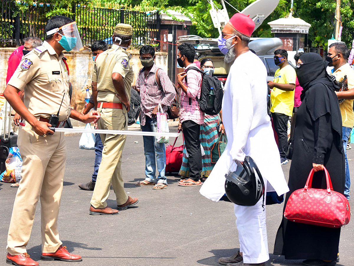 heavy rush in secunderabad railway Station photo gallery - Sakshi25