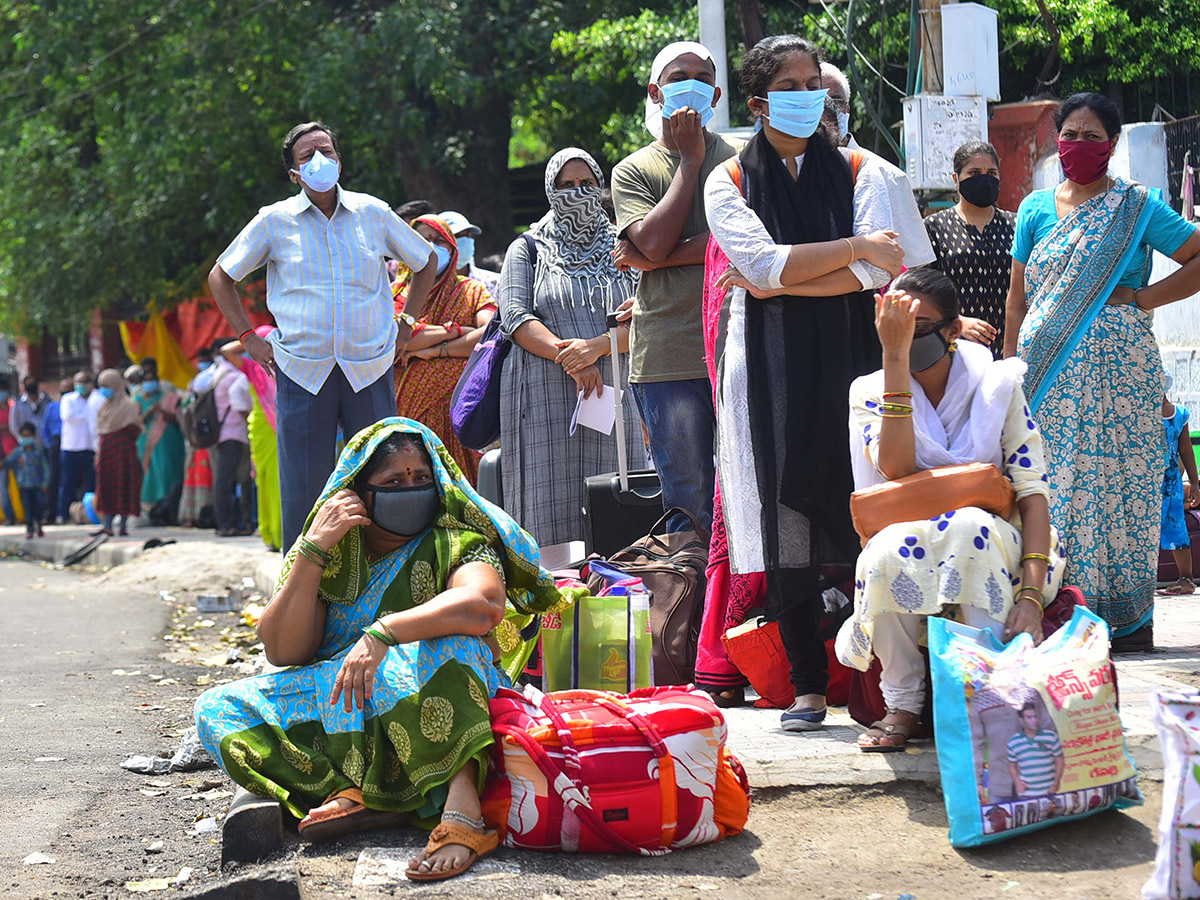 heavy rush in secunderabad railway Station photo gallery - Sakshi27