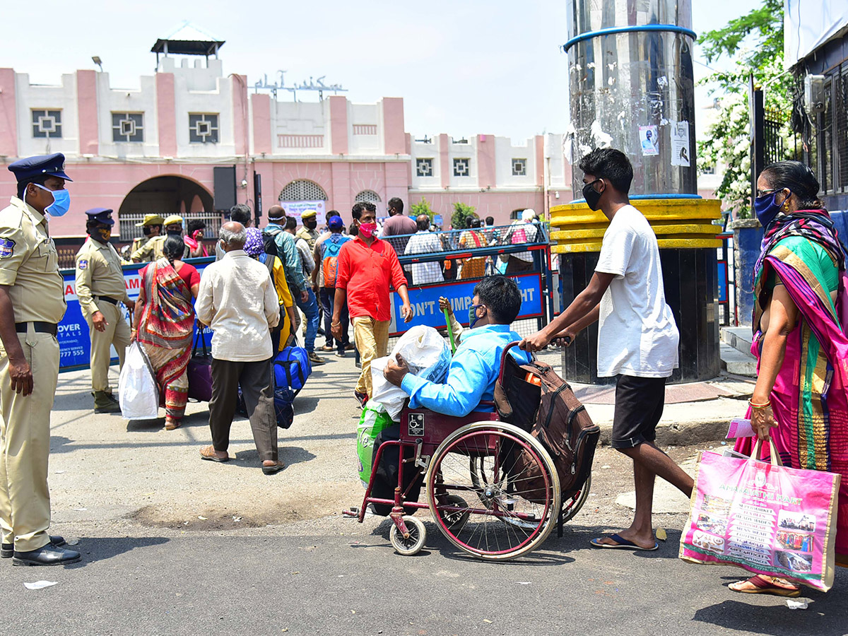 heavy rush in secunderabad railway Station photo gallery - Sakshi29