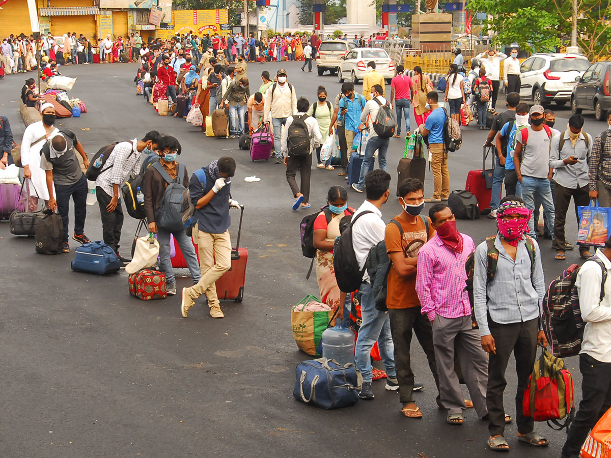 heavy rush in secunderabad railway Station photo gallery - Sakshi3