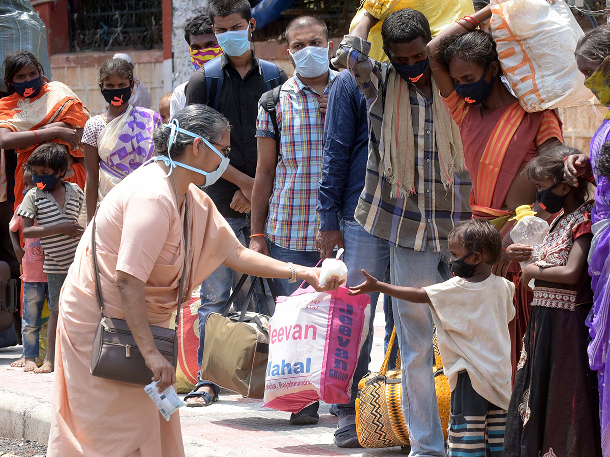 heavy rush in secunderabad railway Station photo gallery - Sakshi36