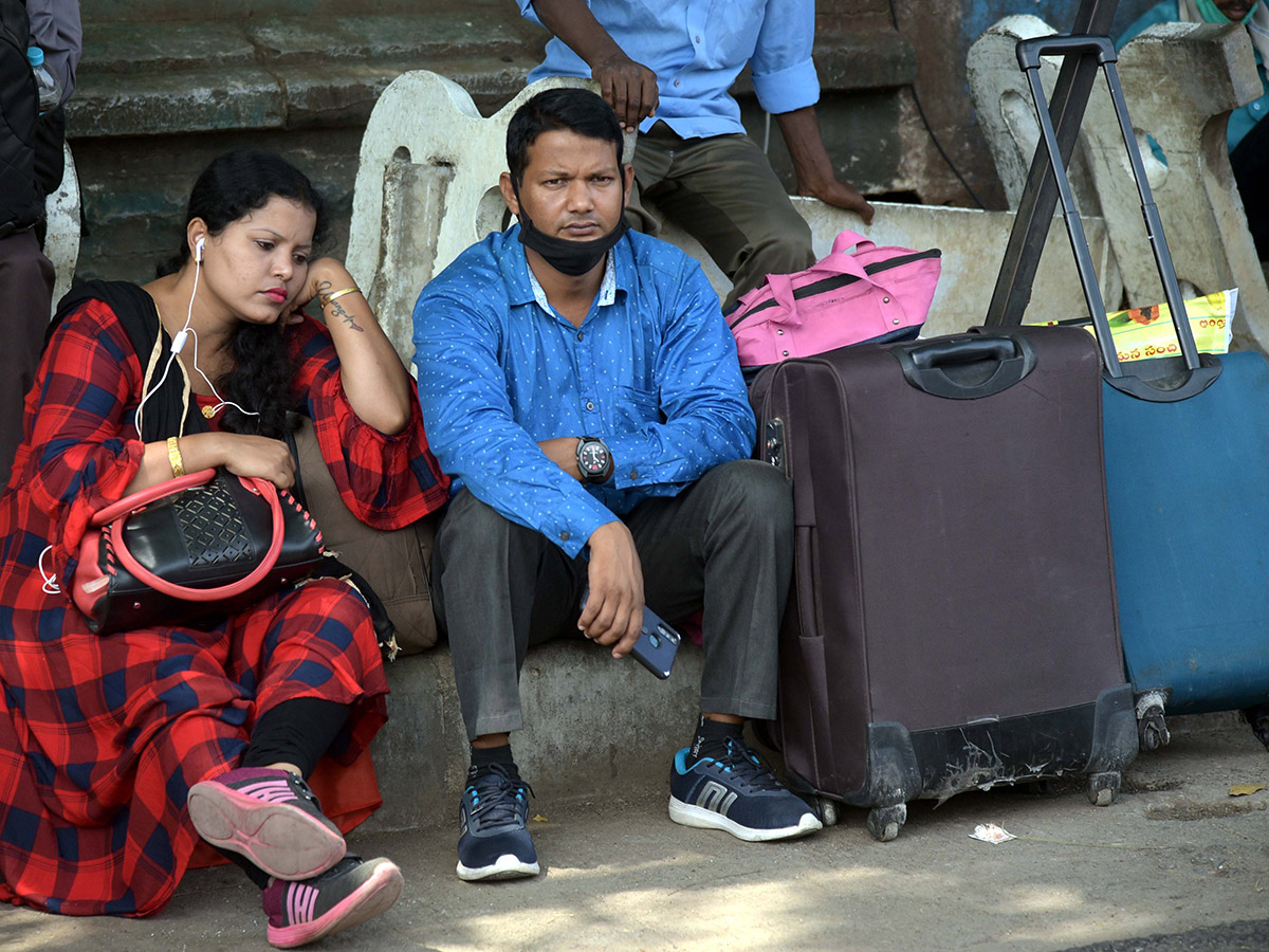 heavy rush in secunderabad railway Station photo gallery - Sakshi37