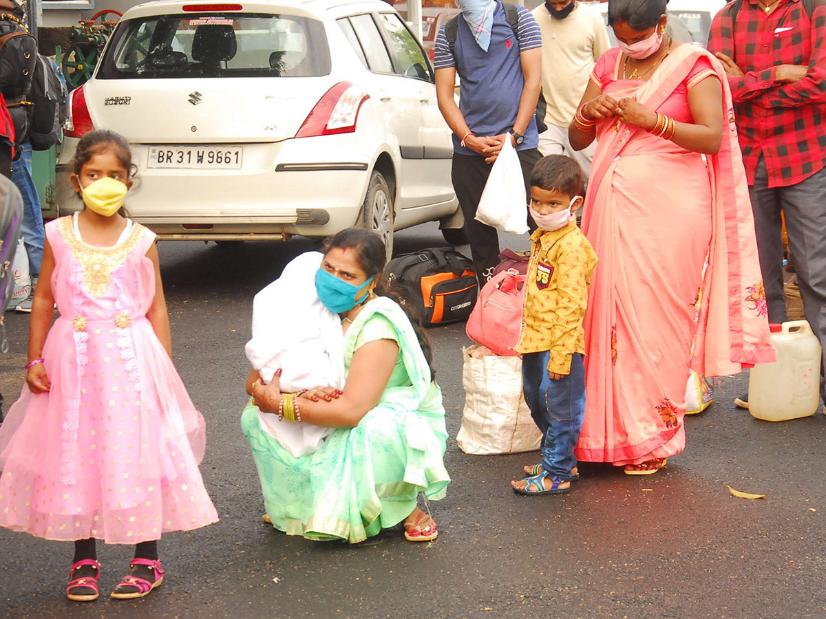 heavy rush in secunderabad railway Station photo gallery - Sakshi4