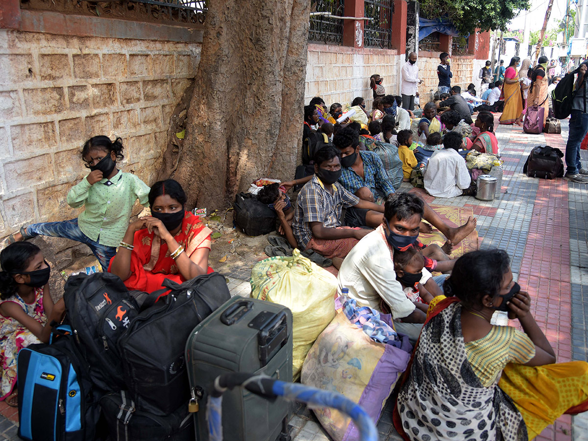 heavy rush in secunderabad railway Station photo gallery - Sakshi40