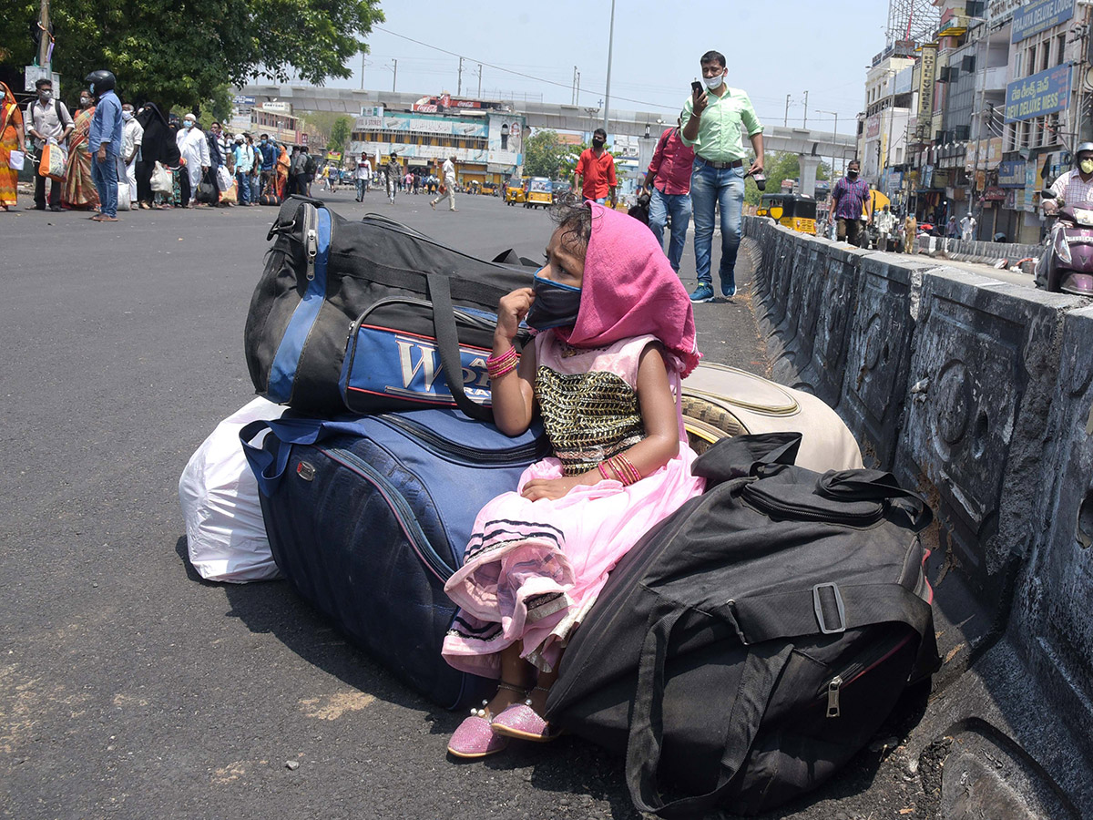 heavy rush in secunderabad railway Station photo gallery - Sakshi42