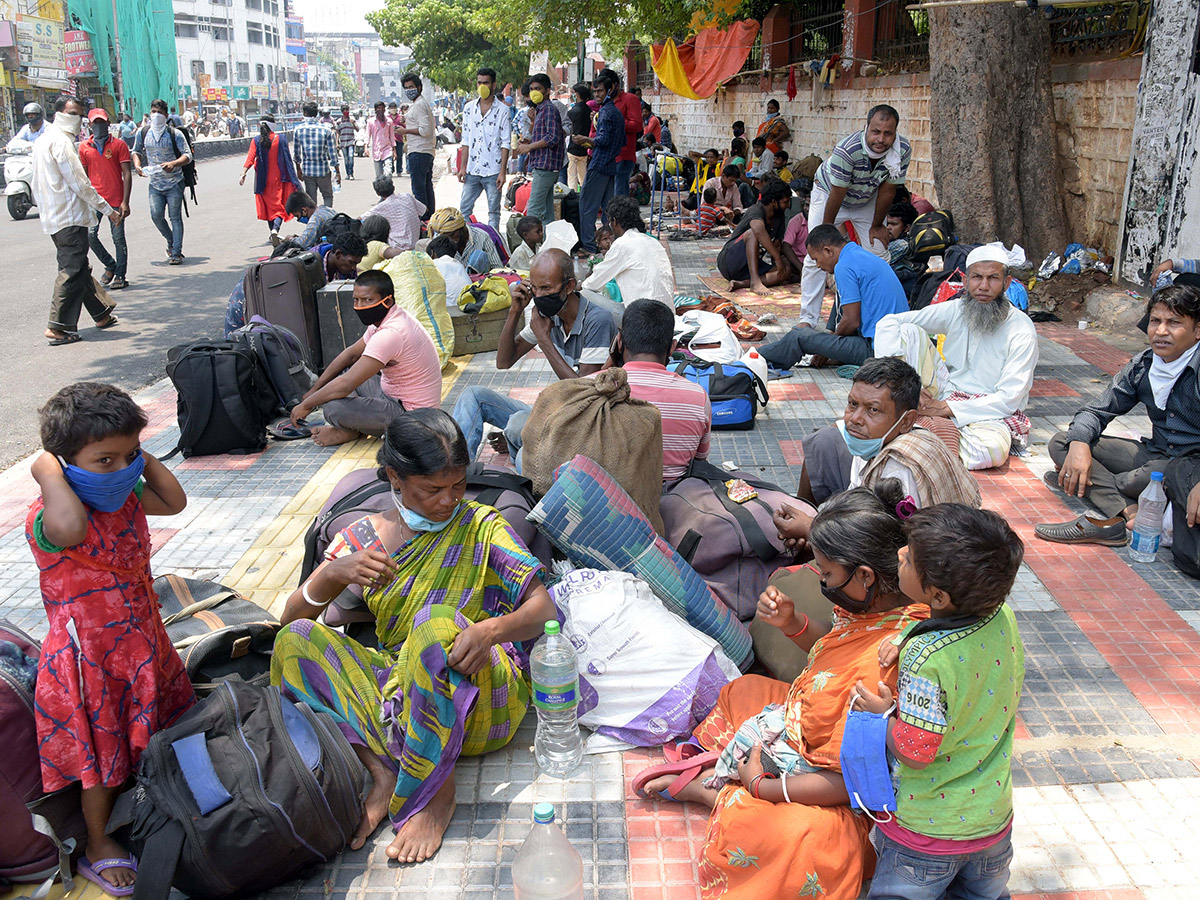 heavy rush in secunderabad railway Station photo gallery - Sakshi9