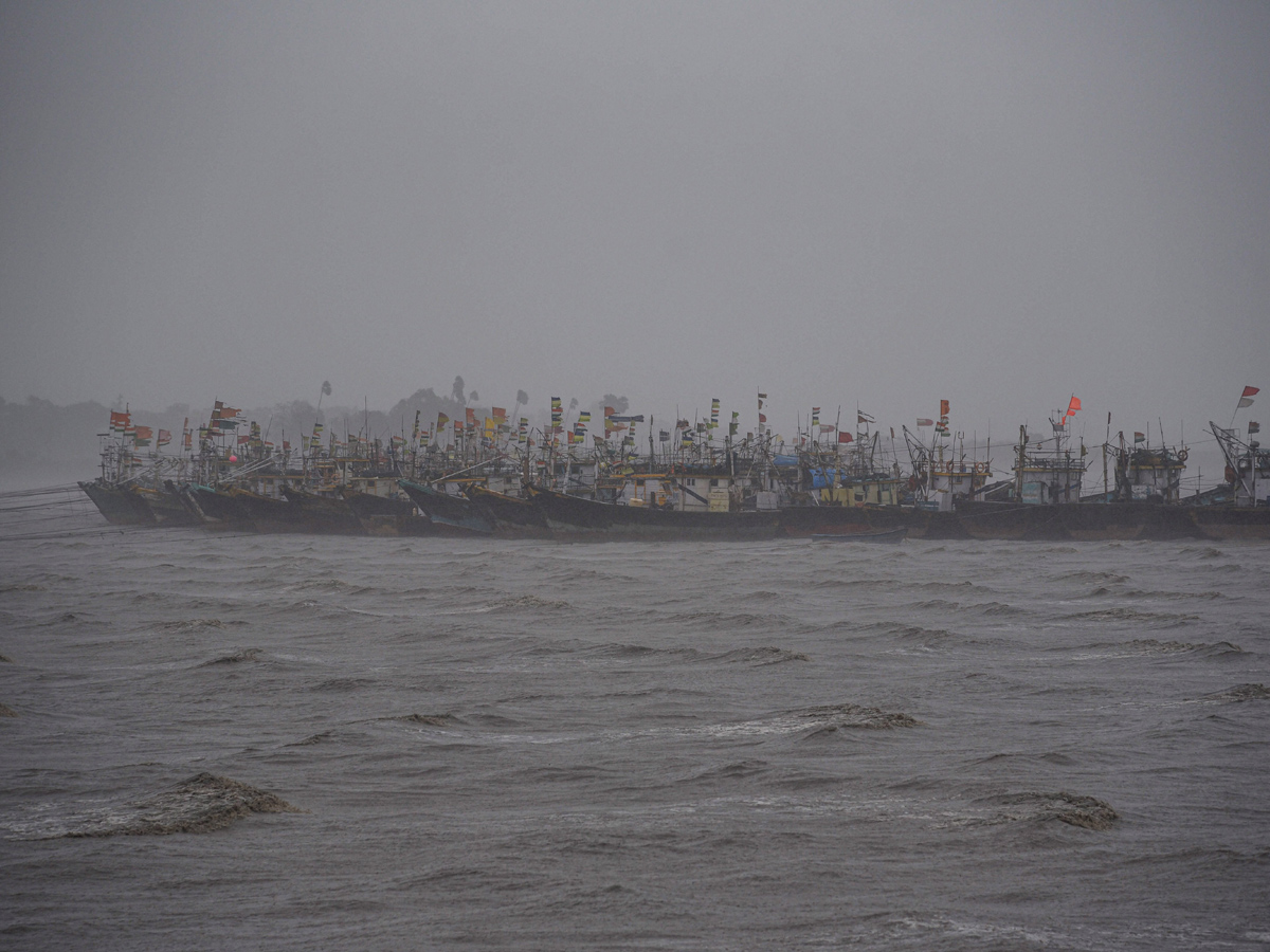 Cyclone Nisarga To Hit Alibaug Near Mumbai Photo Gallery - Sakshi4