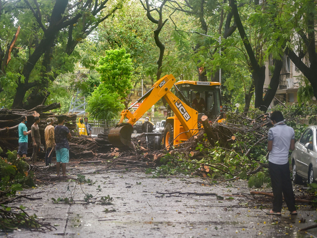 Cyclone Nisarga To Hit Alibaug Near Mumbai Photo Gallery - Sakshi1