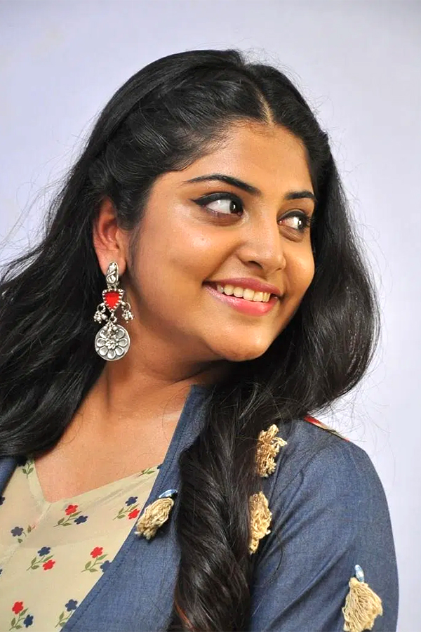 actress Manjima Mohan exclusive photo Gallery - Sakshi22