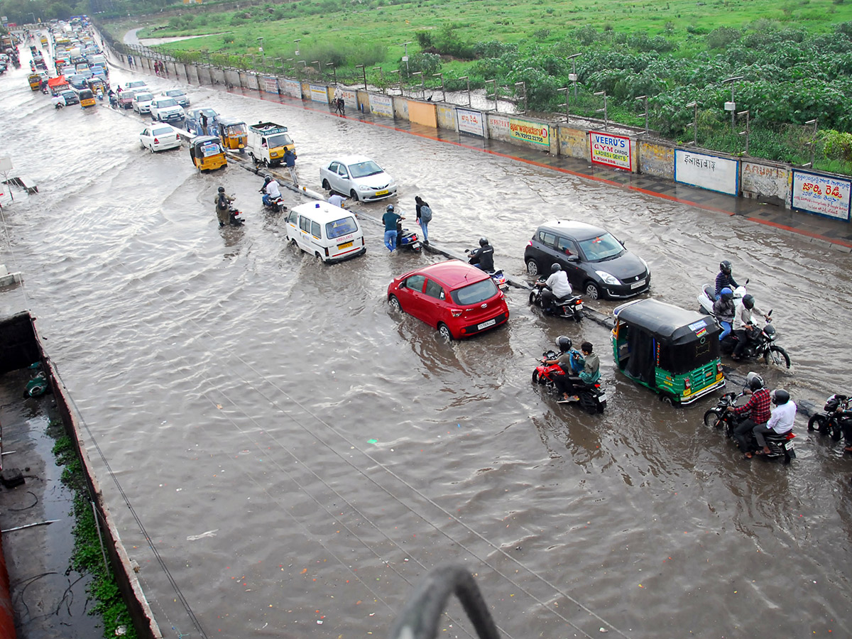 heavy rain in hyderabad photo gallery - Sakshi14