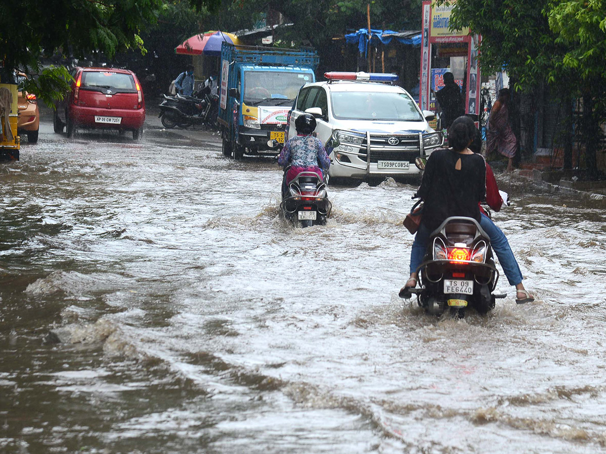 heavy rain in hyderabad photo gallery - Sakshi2