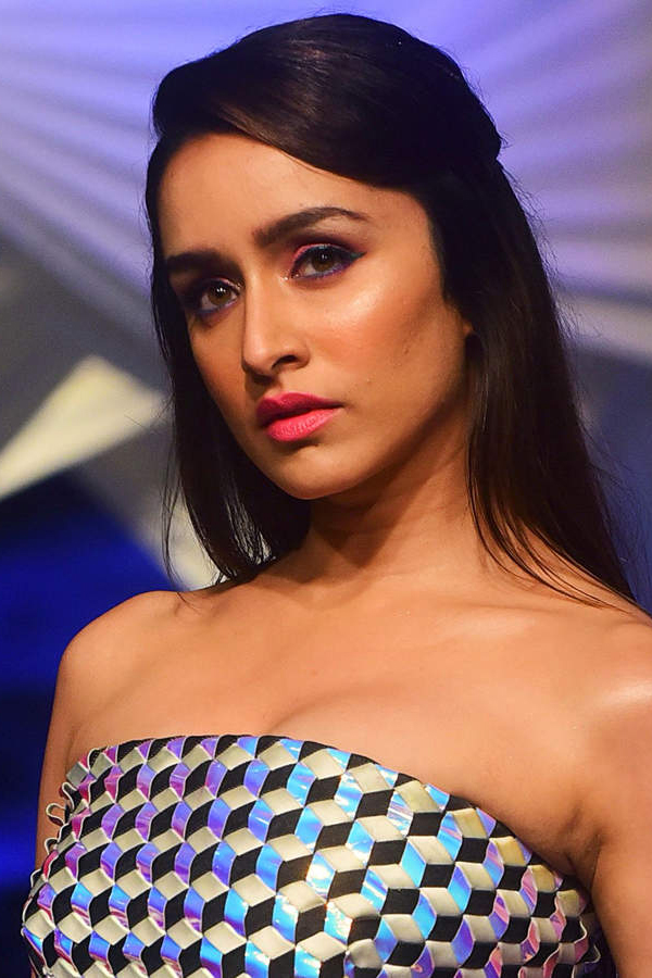 bollywood heroin shraddha kapoor exclusive photo gallery - Sakshi14