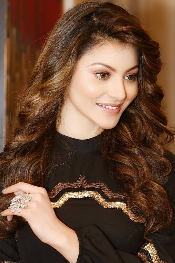 actress Urvashi Rautela exclusive photo Gallery - Sakshi10