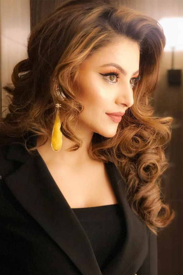 actress Urvashi Rautela exclusive photo Gallery - Sakshi11