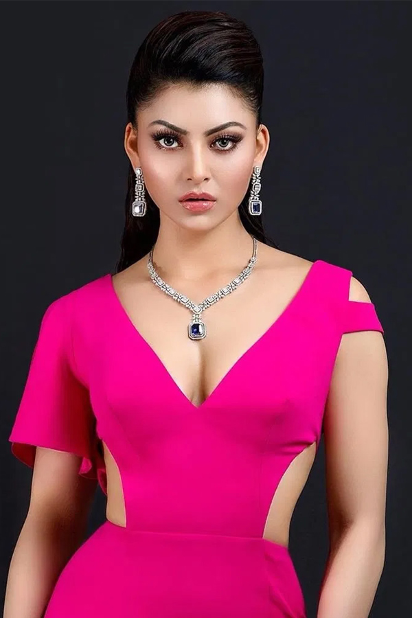 actress Urvashi Rautela exclusive photo Gallery - Sakshi17