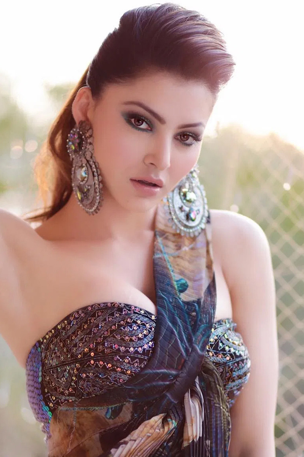 actress Urvashi Rautela exclusive photo Gallery - Sakshi2