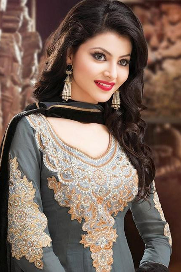 actress Urvashi Rautela exclusive photo Gallery - Sakshi20