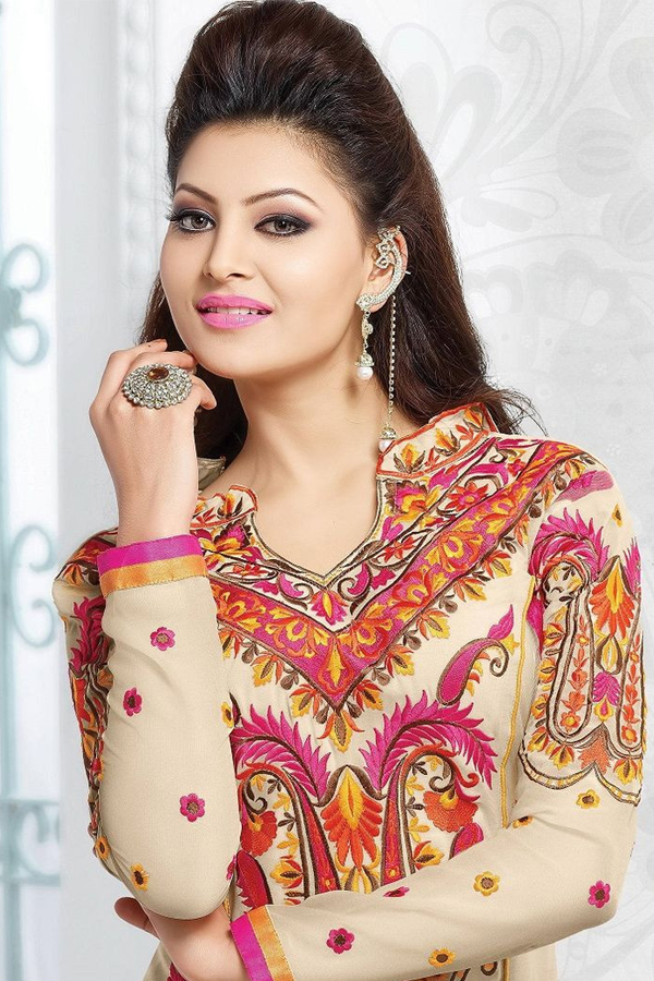 actress Urvashi Rautela exclusive photo Gallery - Sakshi23