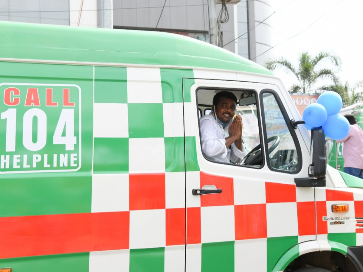 cm ys jagan launched ambulances vijayawada photo gallery - Sakshi5